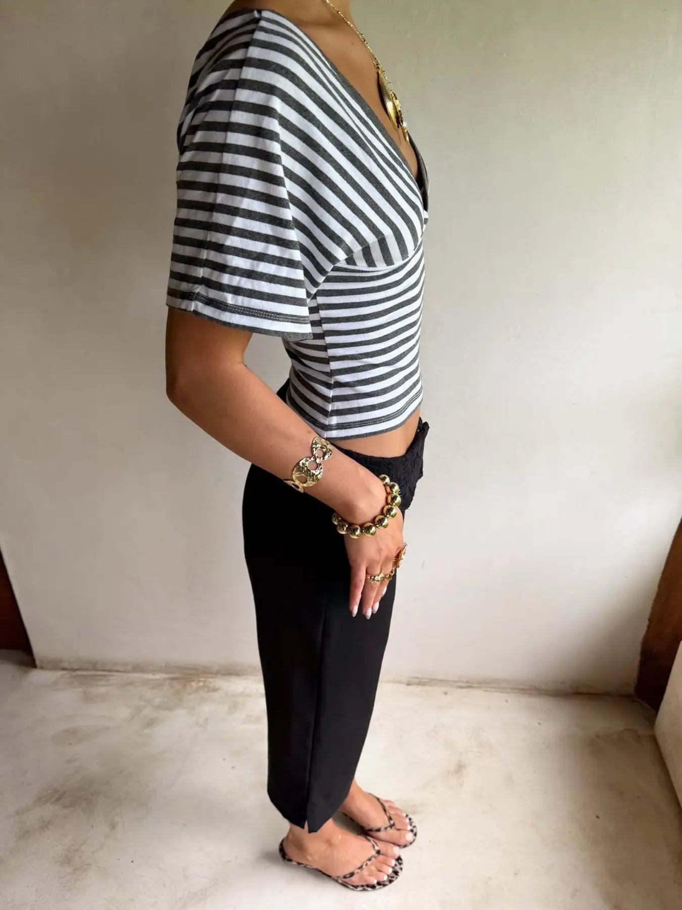 Striped V-Neck Wrap Top, Form-Fitting Puff Sleeve Y2K Crop Blouse, Stylish, Casual and Comfortable Fashion Piece for Everyday Wear, Womenswear